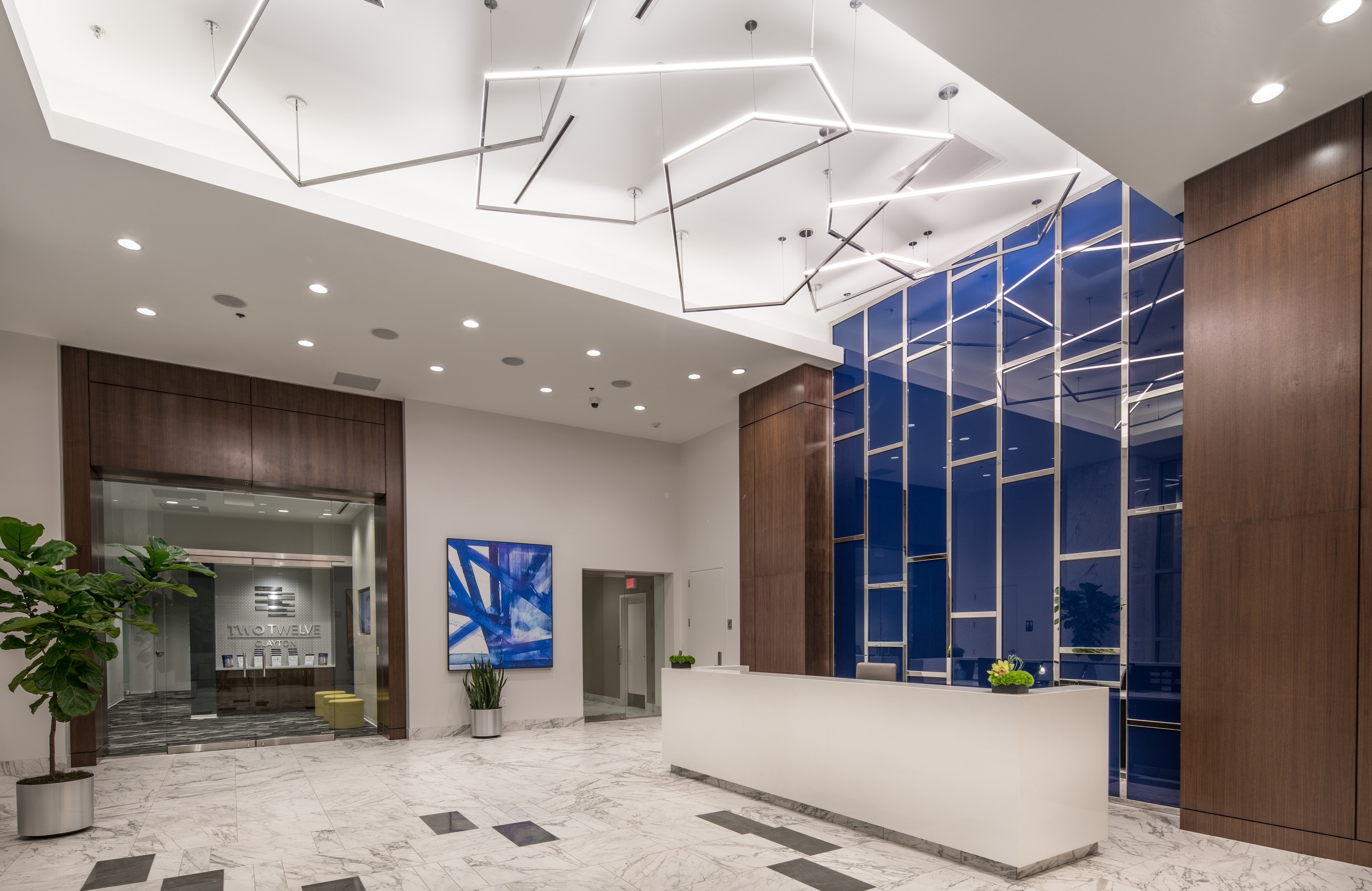 A 26-story, 382,666-square-foot mixed-use building. Retail space, lobby, and tenant amenities make up the first floor. Working in tandem with the architectural firm early in the process ensured this project ran smoothly, with no surprises.